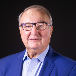 Steve Hollosi Headshot
